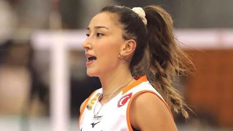 Hande Baladın mini şortu ile görenleri büyüledi! 2