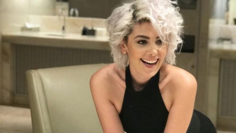 Burcu Binici'den sosyal medyayı sallayan bornozlu paylaşım! 2