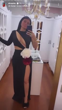 Ebru Polat'ın göğüs dekolteli elbisesi, ağızları açıkta bıraktı! O nasıl dekolte? Görenler şaştı kaldı! 2