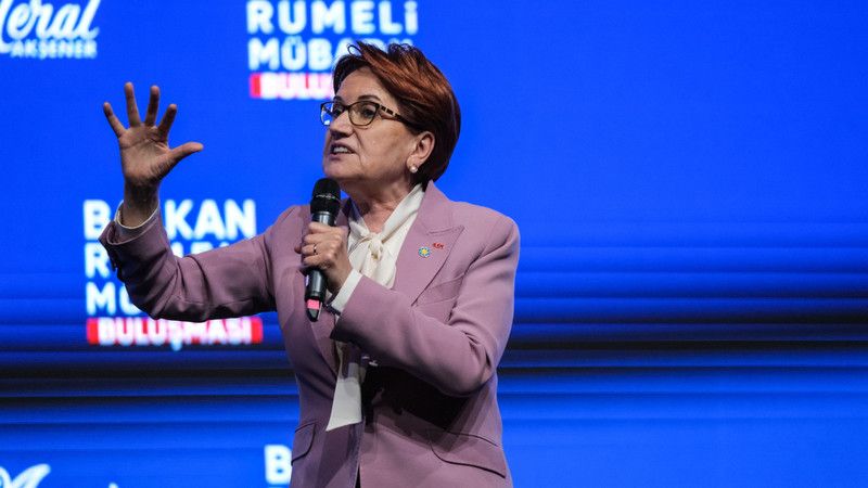 Meral Akşenir'in İlber Ortaylı sözleri salonu kahkahalara boğdu! 2