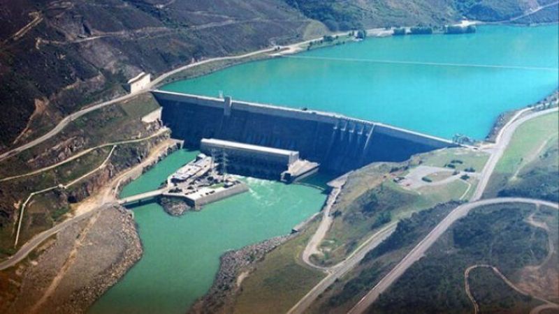 Telefonunu baraja düşüren Hintli adam, telefonu için tüm barajın suyunu boşalttırdı! 1