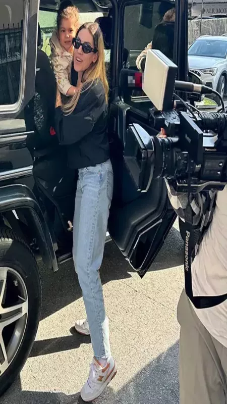 Kenan İmirzalıoğlu ve Sinem Kobal'ın kızı kocaman oldu! Güzel oyuncunun 'aşk' yanıtı gündem oldu 3