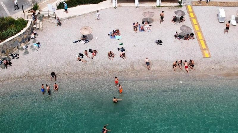 Oyunu kullanan denize akın etti: İşte o manzaralar 1