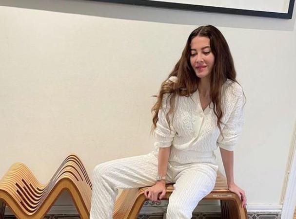 Kıvanç Tatlıtuğ eşine karşı koyamadı! Başak Dizer’i öpücüklere boğdu! “Savaşa da giderim” 3