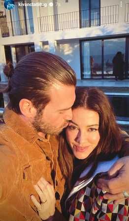 Kıvanç Tatlıtuğ eşine karşı koyamadı! Başak Dizer’i öpücüklere boğdu! “Savaşa da giderim” 2