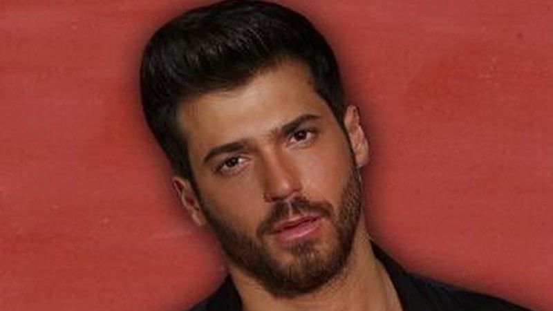 Can Yaman, El Turco dizisinden fotoğraflar paylaştı! Sırtı çizik dolu 2