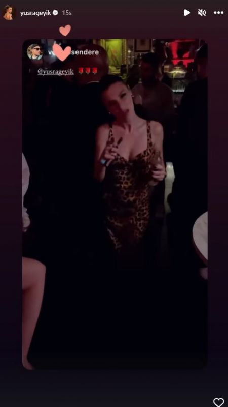 Aile dizisi sezon finali eğlencesine Yüsra Geyik damga vurdu! Dizinin Yağmur’u derin göğüs dekolteli elbisesi ile kutlamada fena dağıttı! 4