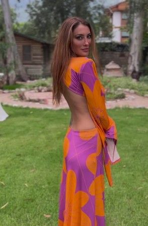 Survivor şampiyonu Merve Oflaz sırt ve bel dekoltesi ile hayranlarını büyüledi! Kıvıra kıvıra yürüdüğü o anları takipçilerinin beğenisine sundu 2