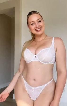 Büyük beden model Iskra Lawrence iç çamaşırlı pozları içinde kıvrımlı hatlarını sergiledi! 1