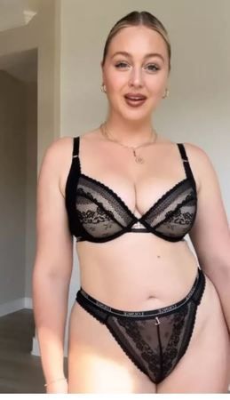 Büyük beden model Iskra Lawrence iç çamaşırlı pozları içinde kıvrımlı hatlarını sergiledi! 2
