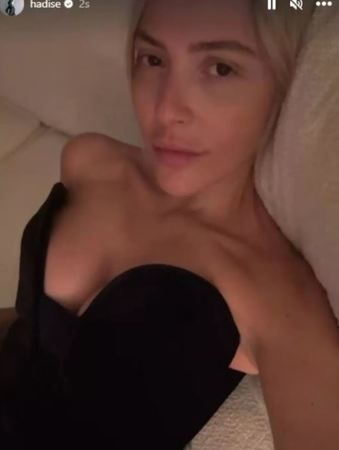 Hadise yine formunda! Yatağa uzandı iç çamaşırsız göğüs dekolteli hali tam not aldı! İlk kez makyajsız… 2