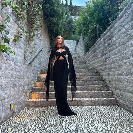 Survivor şampiyonu Merve Oflaz derin göğüs dekolteli kıyafetiyle hayranlarını büyüledi! Muhteşem fiziğini gözler önüne seren pozları çok konuşuldu 4