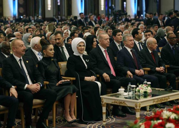 Cumhurbaşkanı Recep Tayyip Erdoğan 'KONUŞURKEN DÜNYA LİDERLERİ YANINDA YER ALDI' 8