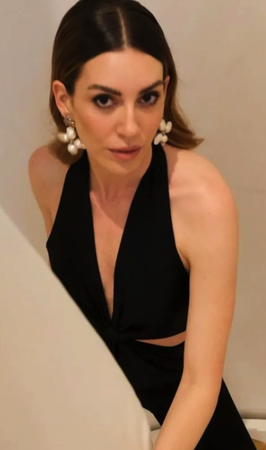 Sinem Kobal dekolteli siyah tulumu ve görünümü ile büyüledi... Sinem Kobal'ın yeni Tarzı sosyal medyada gündem oldu 2