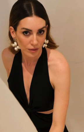 Sinem Kobal dekolteli siyah tulumu ve görünümü ile büyüledi... Sinem Kobal'ın yeni Tarzı sosyal medyada gündem oldu 3