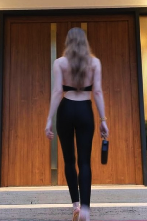 Sinem Kobal dekolteli siyah tulumu ve görünümü ile büyüledi... Sinem Kobal'ın yeni Tarzı sosyal medyada gündem oldu 5