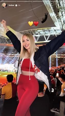 Hande Sarıoğlu'nun şampiyonluk pozu olay yarattı! Icardi'ye yaptığı gönderme... 3