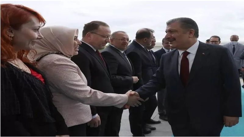 Bakan Koca bakanlık çalışanları tarafından alkışlarla karşılandı! ‘Tüm çabamız iyilik adına’ açıklaması! 2