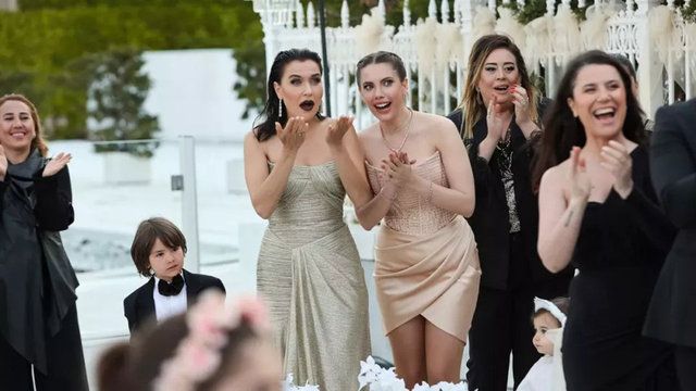 Yasak Elma, muhteşem finaliyle ekranlara veda etti: Oyuncular, finali izlerken gözyaşlarına hâkim olamadı… 1