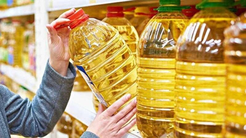 Peş peşe zam haberlerinden sonra bir indirim haberi geldi! Ayçiçek yağındaki indirim fırsatını gören markete akın etti! 1