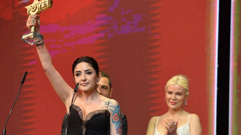 Merve Dizdar'ın ardından Melek Mosso da ödül konuşması ile olay yarattı! Sosyal medyada eleştiriler gecikmedi! 1