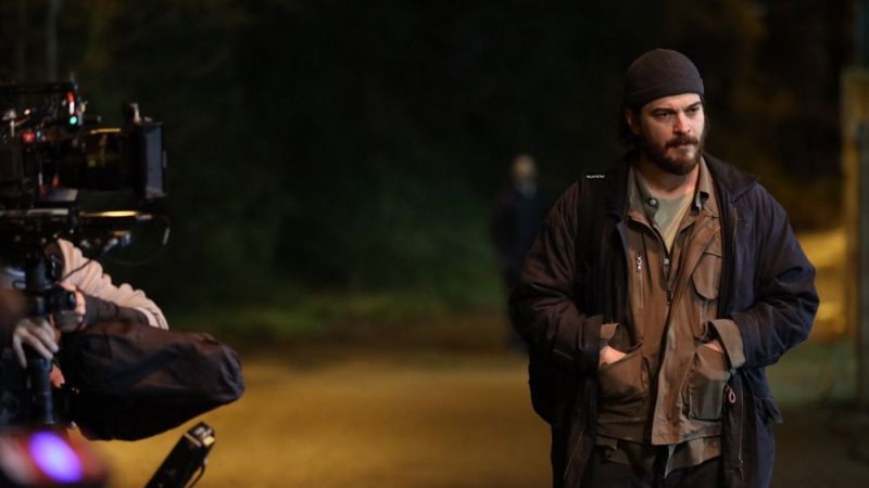 Büşra Develi diziden ayrıldı! Netflix'in yeni projesi başka bir isimle anlaştı! 1