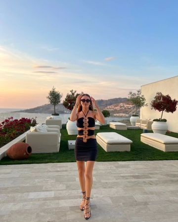 Survivor şampiyonu Merve Oflaz’dan nefes kesen kombinler! Birbirinden şık kıyafetlerle muhteşem fiziğini sergiledi, her pozuyla beğeni topladı 2