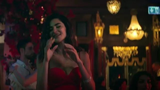 Nesrin Cavadzade yeni mesleğini seçti! Hayranlarını sinir küpüne döndü.... 3