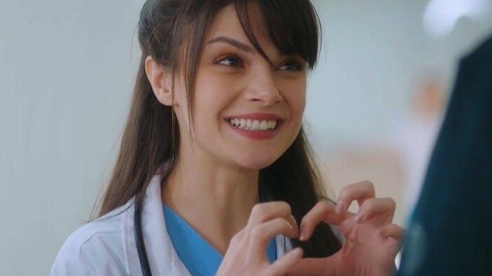 Sinem Ünsal’ın yeni projesi belli oldu! Mucize Doktor’un güzel oyuncusu sevenleri ile buluşacak! 3