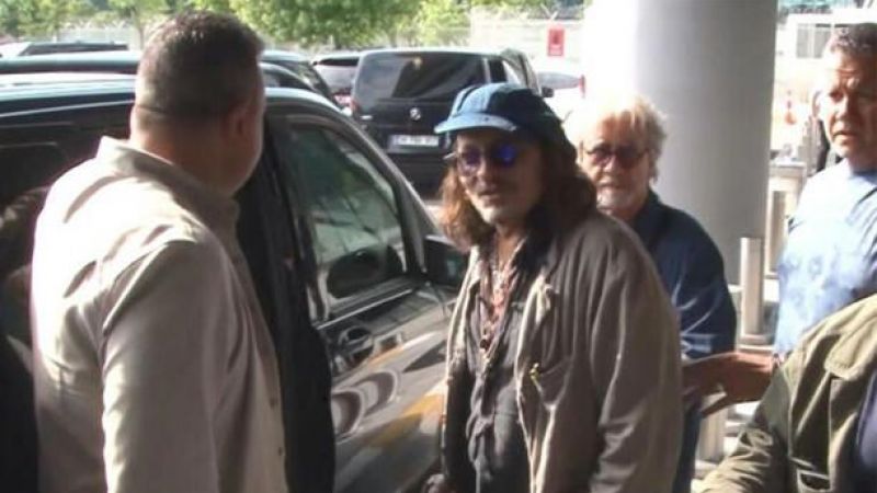 Johnny Depp hayranlarını korkuttu! Ünlü aktör İstanbul’a koltuk değneği ile geldi! 3