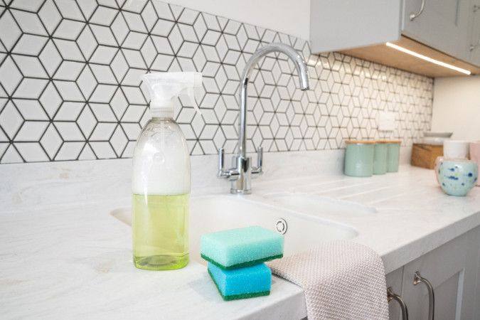 Uzmanlar Ev Temizliği İçin Kolay ve Ucuz Bir Yöntem Öneriyor: Kalıcı Kirlere Elveda! 1