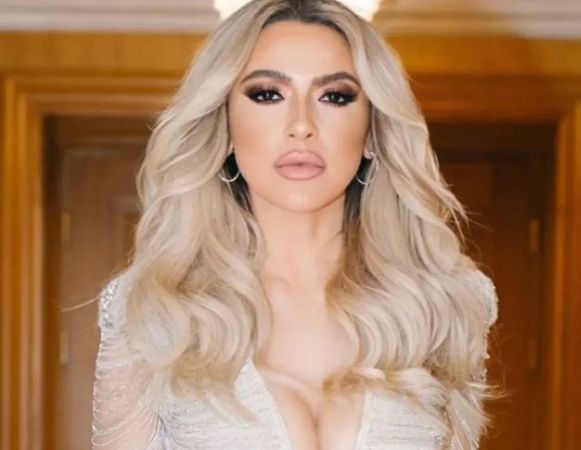 Hadise’nin göğüsleri yine olay yarattı! Derin dekolteli kıyafetiyle dans edince hayranlarını heyecanlandıran anlar kaçınılmaz oldu! 1