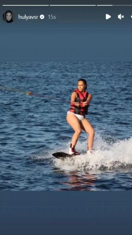 Hülya Avşar’dan sörf tahtasında şov! Ünlü ismin fiziği herkesi şaşırttı! 3