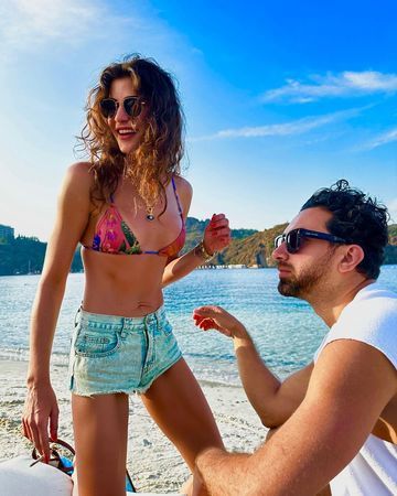 Berrak Tüzünataç’ın bikinili pozları sosyal medyayı yakıp geçti! Takipçileri güzel oyuncunun kusursuz fiziğini öve öve bitiremedi 4