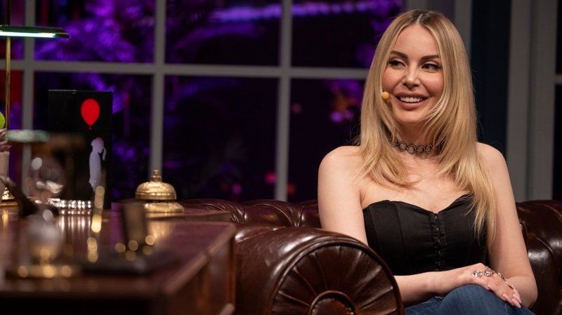 Hande Sarıoğlu'nun “Kınaya gittim geleceğim” pozu olay yarattı! Ortalık yangın yerine döndü! 1