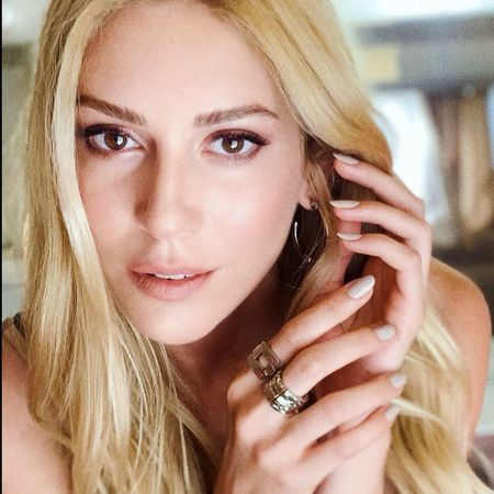 Sinem Kobal Kardeşi İle Fotoğraf Paylaştı Ortalık Karıştı! Sinem Kobal’ın Kardeşi Bakın Kim Çıktı! 4