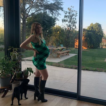 Ünlü Oyuncu Uzun Bir Aradan Sonra Ödül Törenine Katıldı! Sinem Kobal’dan Üçüncü Çocuk İçin Şaşırtan Açıklama! 2