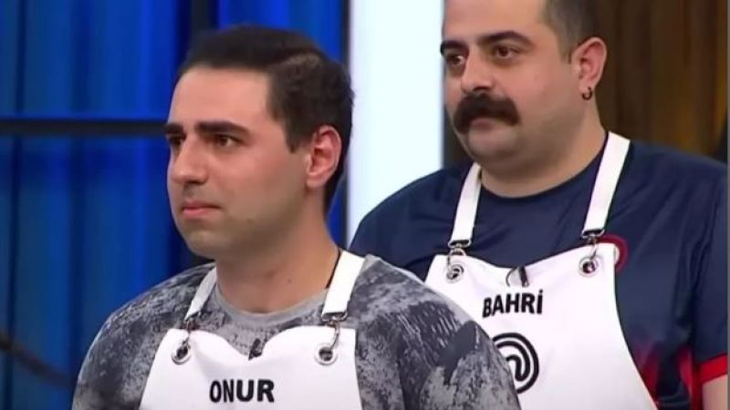 Mehmet Şef, bu sezon da bildiğiniz gibi! O yarışmacıyı azarladı, yemeğinin tadına bile bakmadı: “Geç yalnız başına ye!” 3
