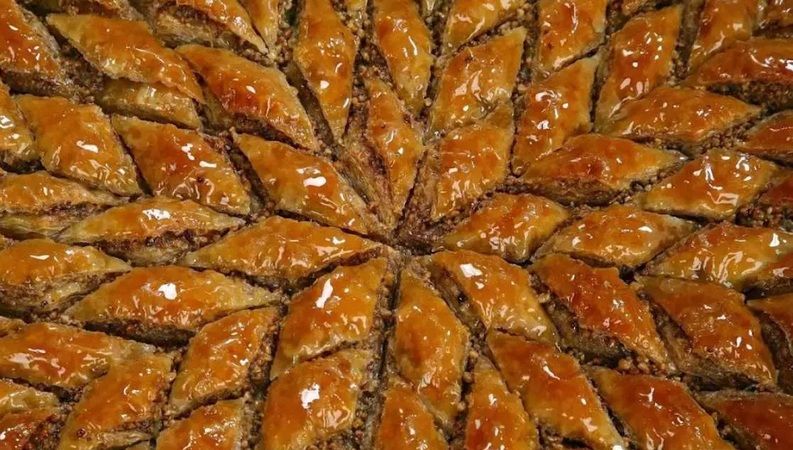 Bu tarif aklınızı başınızdan alabilir! Yalancı baklavanın yapılışı 4