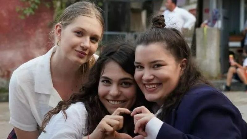Duy Beni dizisinin Emine’si herkesi şok etti! Cemre Özşişman verdiği fazla kilolardan sonra cesur pozları ile dikkat çekti! 1