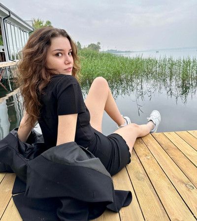Duy Beni dizisinin Emine’si herkesi şok etti! Cemre Özşişman verdiği fazla kilolardan sonra cesur pozları ile dikkat çekti! 3