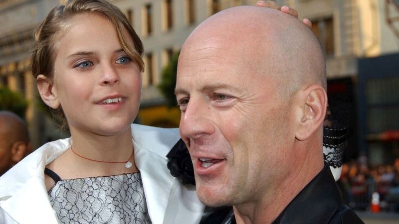 Bruce Willis emekliliğini torun müjdesi ile karşıladı! O artık dede oldu! Hastalığın pençesinde ilk torunu… 1