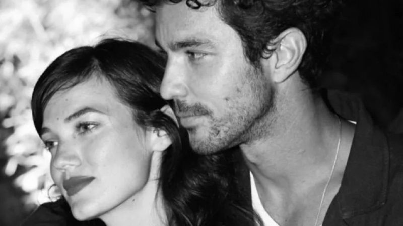 Pınar Deniz sahneye çıktı şarkı söyledi! Kaan Yıldırım sevgilisinden gözlerini alamadı! 1