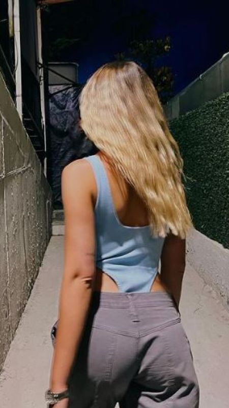 Survivor Aleyna Kalaycıoğlu’nun göğüs dekoltesini görenlerin gözü fal taşı gibi açıldı! Mavi mayosuyla hayranlarının aklını başından aldı 1