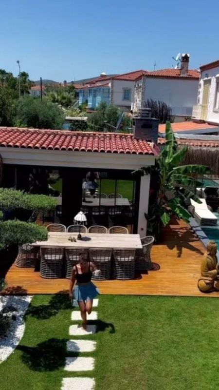 Selin Ciğerci 2 milyon dolarlık yazlığını paylaştı! İşte ünlü ismin ultra lüks yazlığı! 2