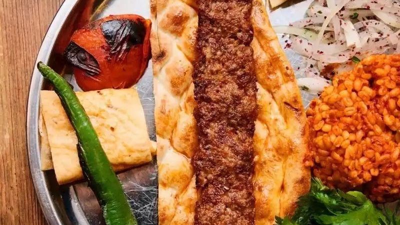 Meğer Evde de Yapılabilirmiş… Çıtır Urfa Kebap ile Ziyafet Çekin! Tüm Detaylarıyla Evde Urfa Kebap Nasıl Yapılır? 2