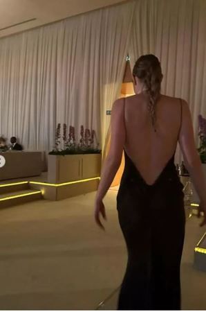 Gülcemal’in Deva’sı Melis Sezen sırt dekoltesi ile büyüledi! Dekoltesi kalçasına kadar indikçe alev aldı! 3