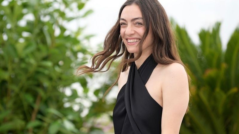 Merve Dizdar yürekleri hoplattı! Bikinisiyle verdiği poz olay oldu... 1