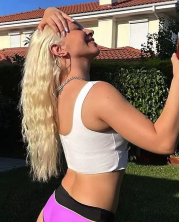 Ece Seçkin Bahçesi'nden Mayolu Paylaşım Yaptı.. Seçkin Paylaşımın altına "Her anlamda Latin" notunu düştü 3