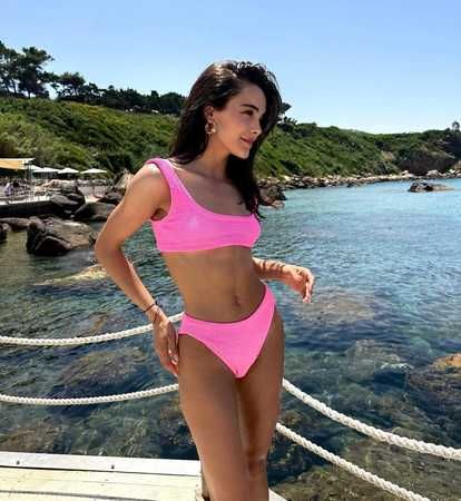 Hafsanur Sancaktutan pembe bikinisiyle cesur pozlar verdi! Görenler küçük dilini yuttu! 3
